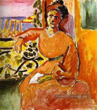 Une femme assise devant la fenêtre 1905 fauve Peinture à l'huile